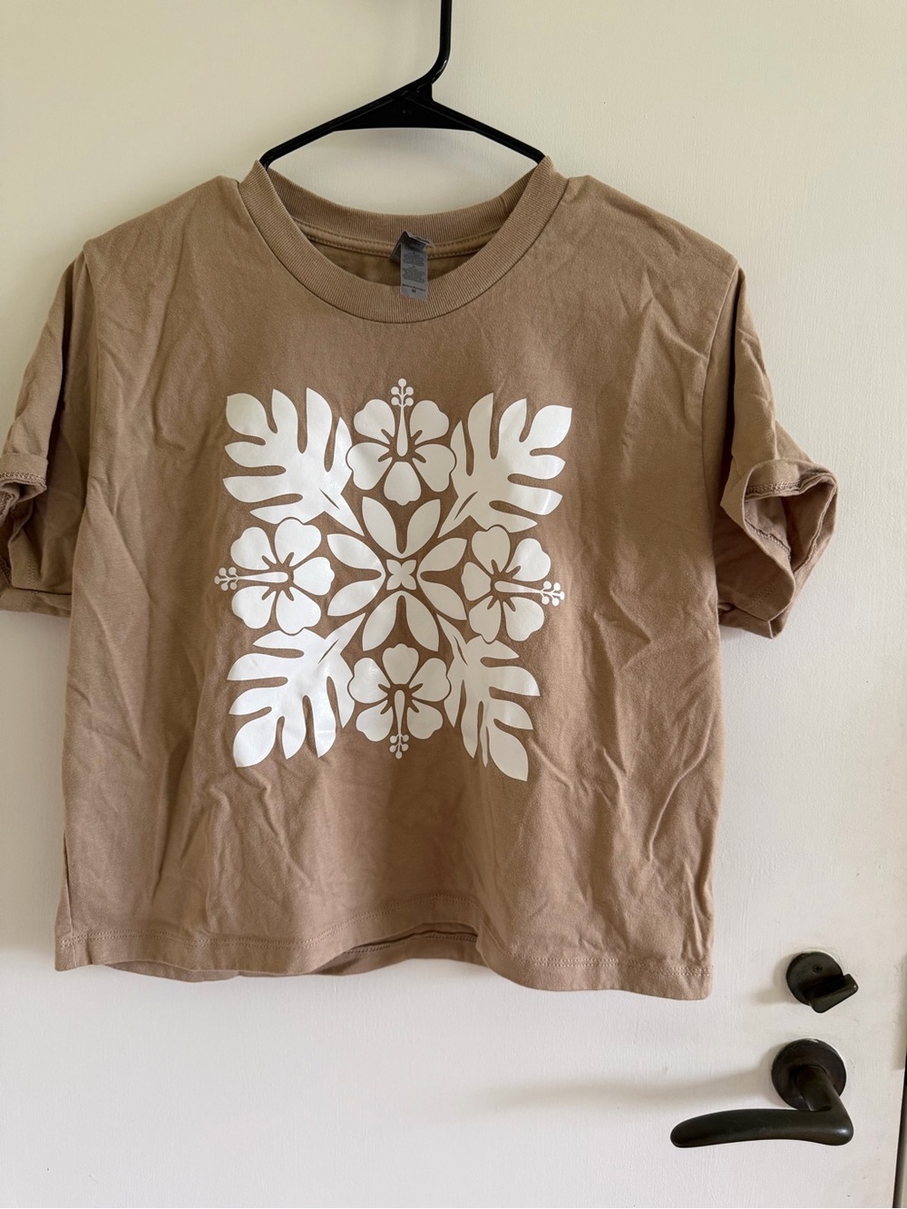 Hawaiian quilt print shirt hibiscus lole neutral